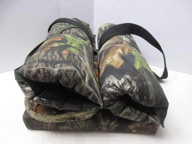 (2) Hunting hand muffs, and (2) Hunting/sport seat pads, new condition