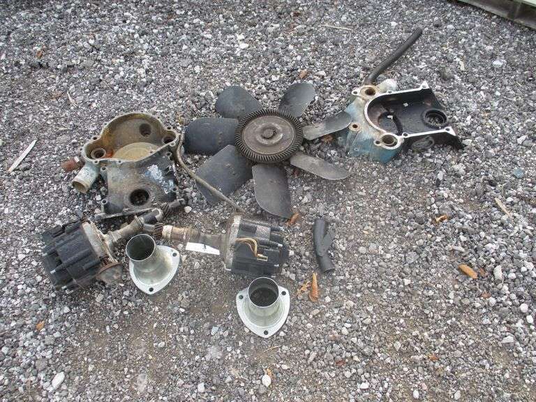 (8) Pontiac engine parts, used Albrecht Auction Service