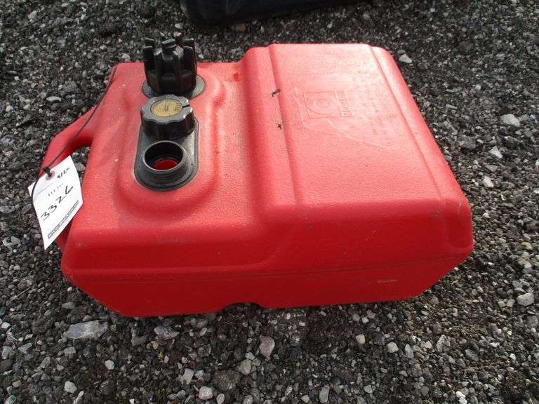 5Gallon plastic boat gas tank, clean, good Albrecht Auction Service
