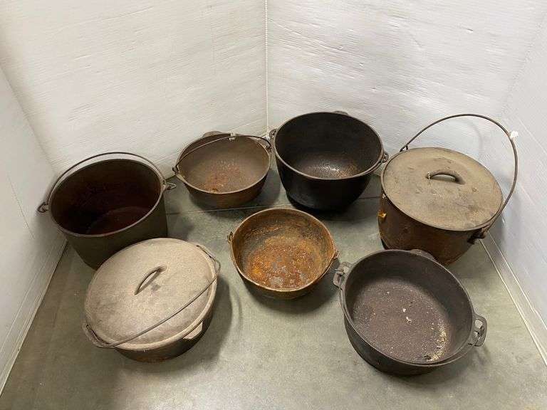 (7) Cast iron kettles, most are gate marked pre1900, need to be