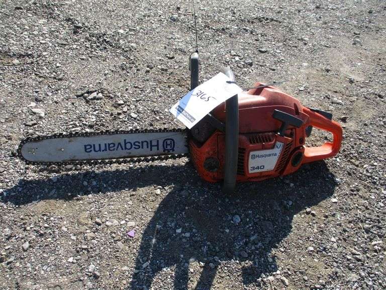 Husqvarna 340 chainsaw, 16"L, has compression, hasn