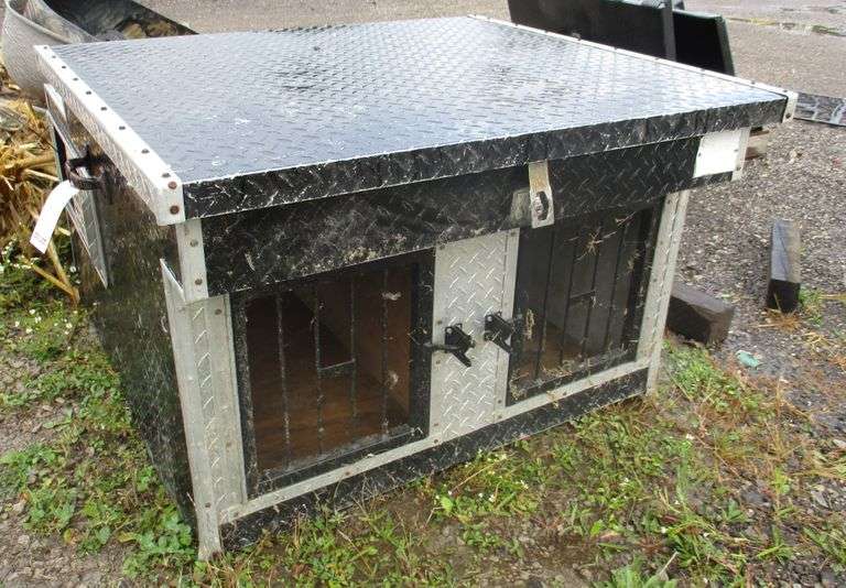 Dog box, used for coon dogs and bear hunting, 41" x 50" x 27", keeps