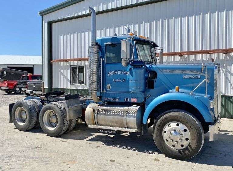 1998 W900B Kenworth SemiTractor, (793,416 Miles), 15Speed