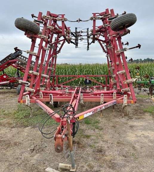 WillRich 3400 4Bar Spike 43' Field Cultivator with 7" Sweeps