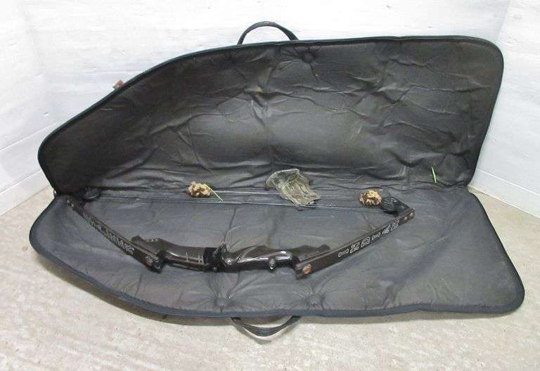 Indian stalker compound bow, case 52"W, good Albrecht Auction Service