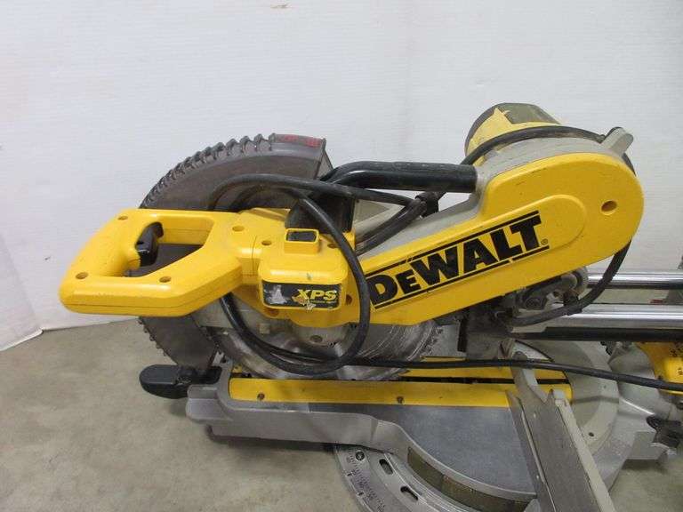 DeWALT DWS780 12" sliding miter saw, great, runs well, includes (5