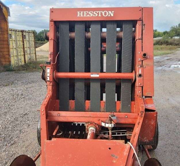 Hesston 5530 Round Baler, Twine Tie, Good Belts, Nice Baler Albrecht