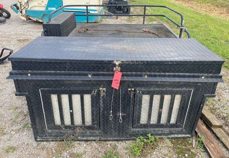 OvertheRail dog box for a 6 1/2' Chevy 1500 bed, good Albrecht