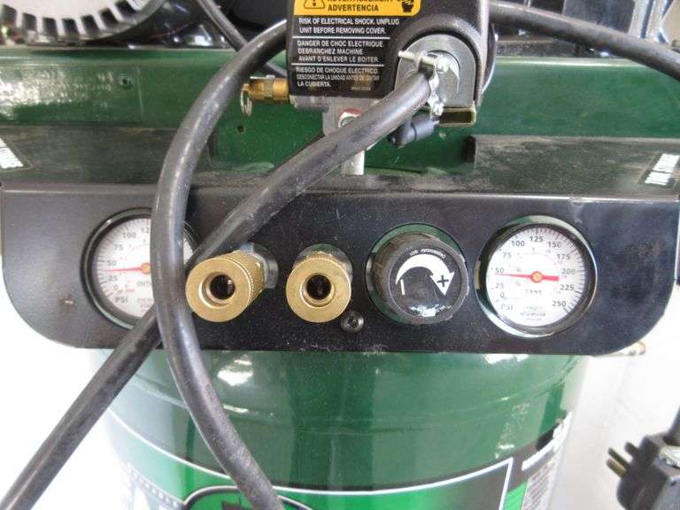 Farmhand 60gallon air compressor, 7.0 HP, 220V, used very little