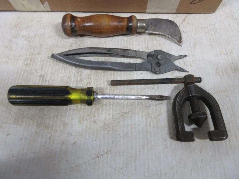 Hatchet sandvik sweden hammer proto, (16) tools, in good condition