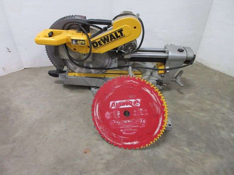 DeWALT DWS780 12" sliding miter saw, great, runs well, includes (5