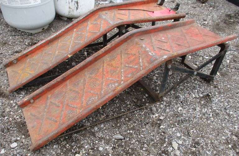 (2) Car ramps, used Albrecht Auction Service