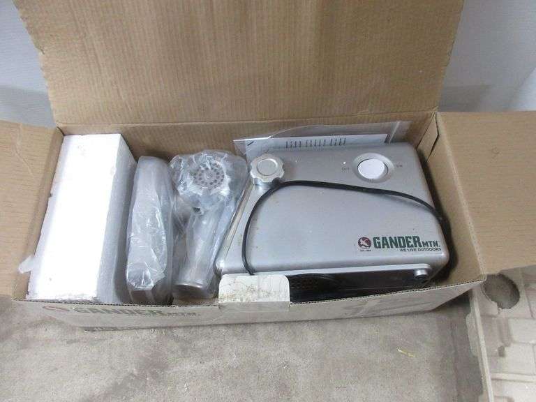 Gander MTN meat grinder, cast iron manual grinder, needs cleaning, used