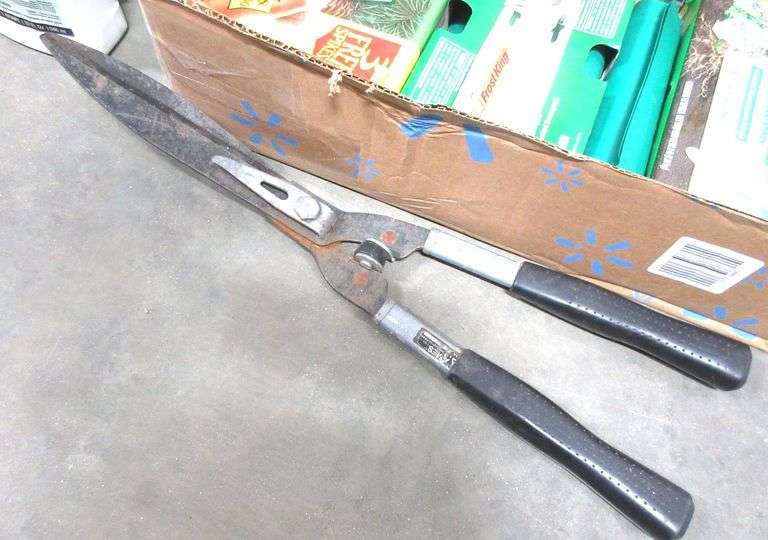 Tank sprayer, hedge clippers, lawn weed killer, WeedBGon spray