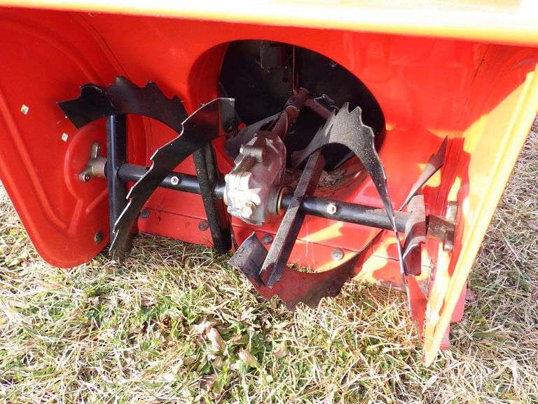 Arien 520 snowblower with electric start, 5 HP, 20" scoop, runs on