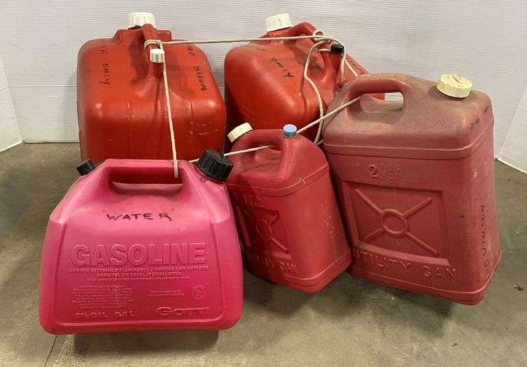 5-plastic-gas-cans-in-various-sizes-albrecht-auction-service