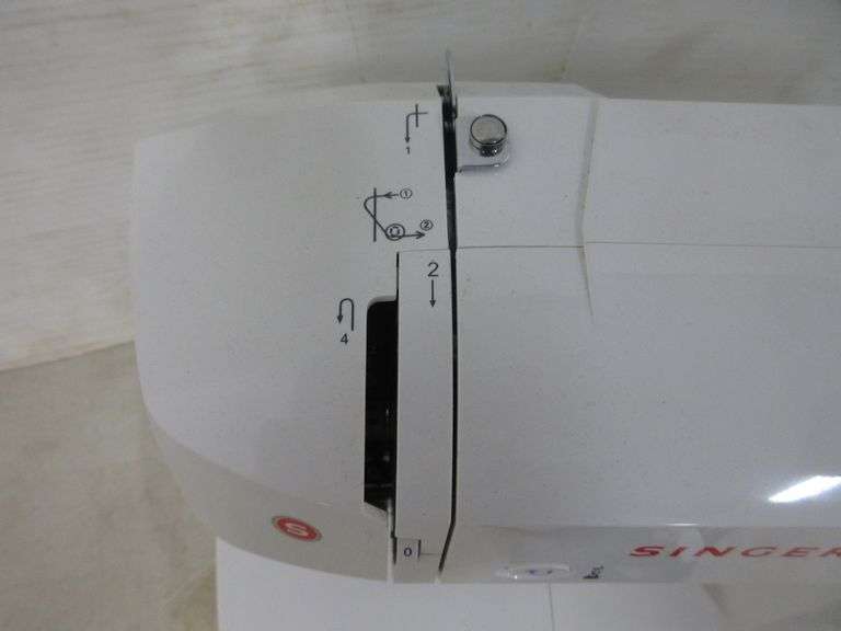 Singer 6160 60stitch computerized sewing machine with power cord and