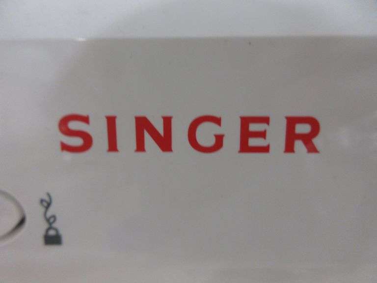 Singer 6160 60stitch computerized sewing machine with power cord and