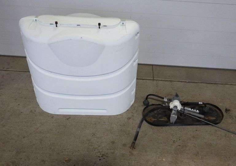 RV Propane cover, double 40 lb. with regulator and mount Albrecht