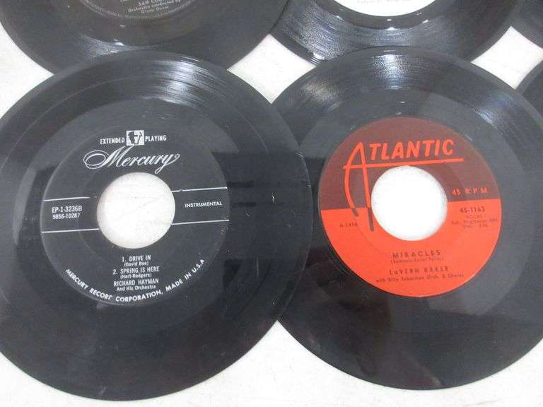 Vinyl 45 RPM record singles, 40 Various artists, including Sam