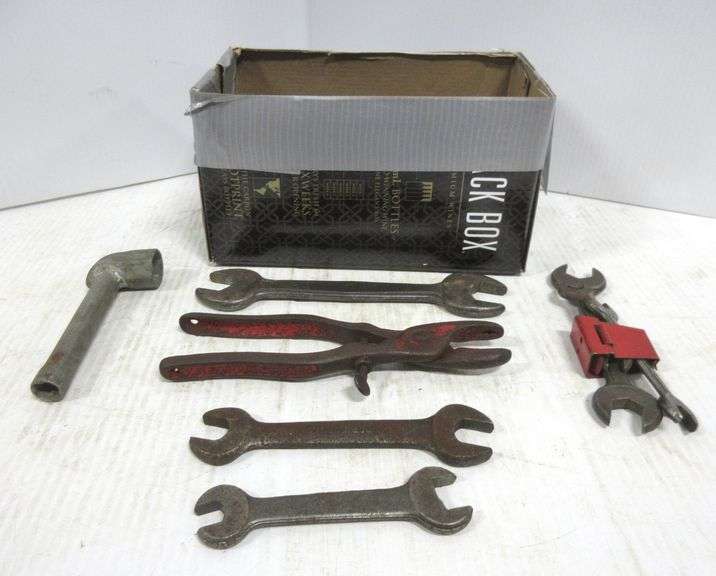 Older collectible tool assortment Albrecht Auction Service
