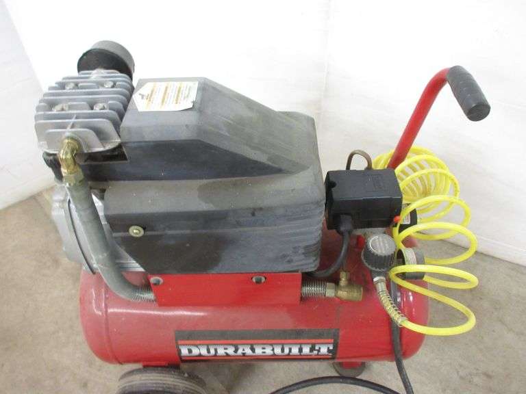 Durabuilt air compressor, 120V, 13 Amp, 60 Hz, 6Gallon tank with hose