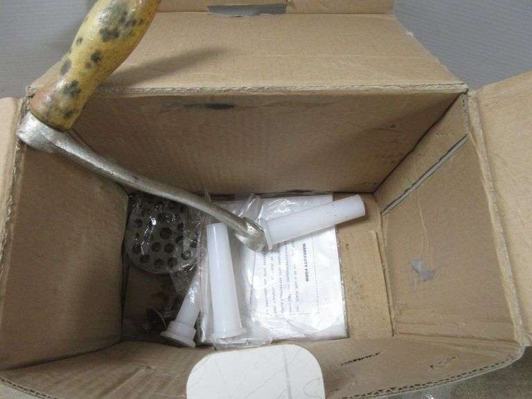 Gander MTN meat grinder, cast iron manual grinder, needs cleaning, used