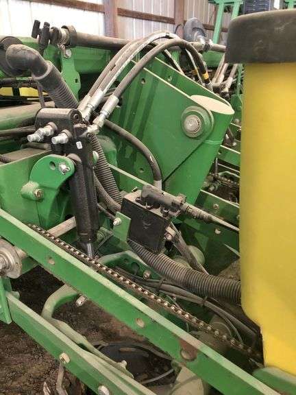 2008 John Deere 1770NT Planter 24 30 Row 2 Section Hydraulic Drive 