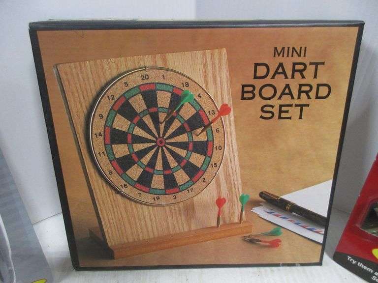 Mini dart board set, includes 2 Packs of bullshooter soft tip parts
