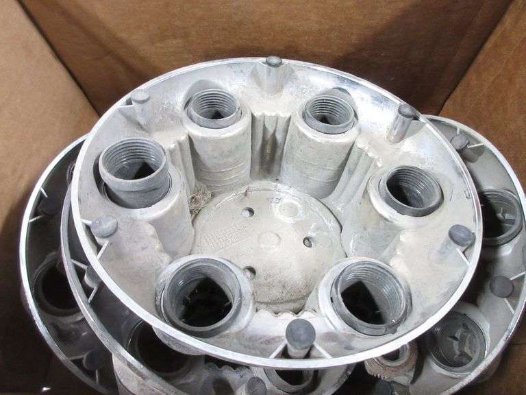 (4) GMC truck center caps, 6bolt with 24retaining lug nuts Albrecht