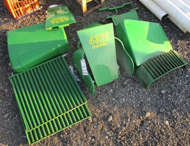 John Deere 4320 tractor sheet metal and screen, great Albrecht