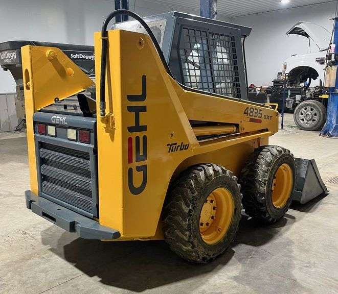 Gehl 4835 Skid Steer, (3300 Hours), Hand Controls, Aux Hydraulics, Enclosed Cab with Door, Runs