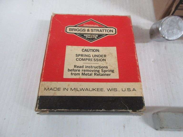 Assorted small engine repair tools Albrecht Auction Service