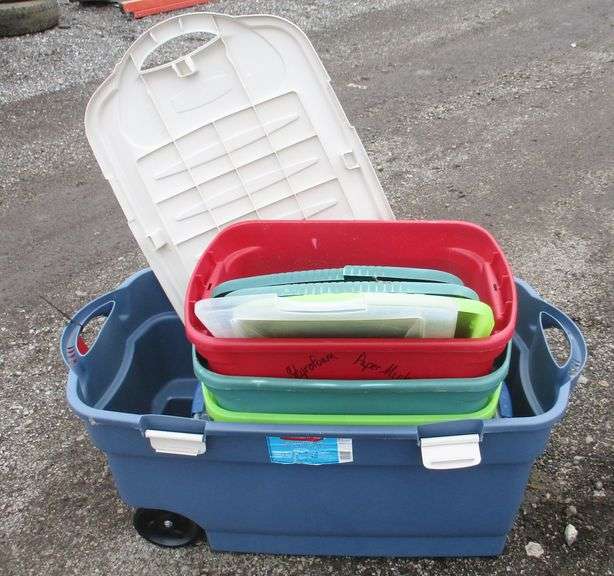 Plastic totes with lids, largest 0.45Gallons, used Albrecht Auction