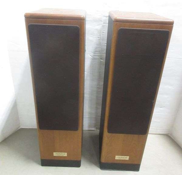 Pair of classic floor standing advent heritage speaker, 38"H, cases are