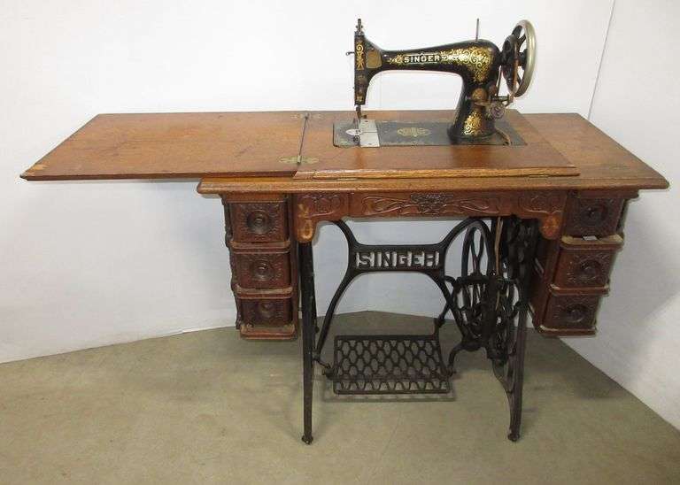 Antique cast iron singer sewing machine, some veneer chips on top, nice