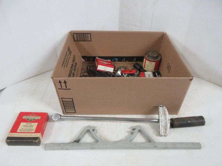 Assorted small engine repair tools Albrecht Auction Service