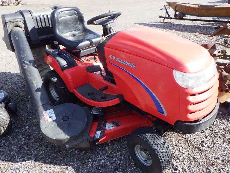 Simplicity Broadmoor riding mower with turbo bagger, 16 HP, 44" Deck