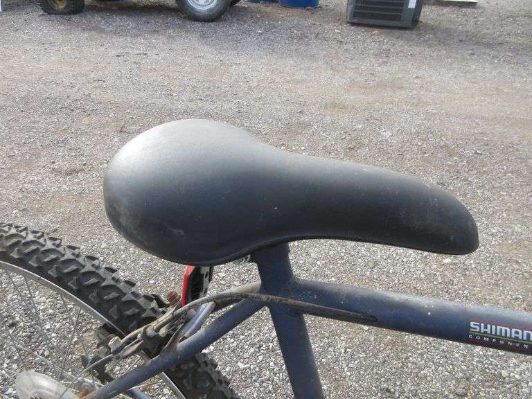 Old Huffy 26" bike, tires need air, has wear Albrecht Auction Service