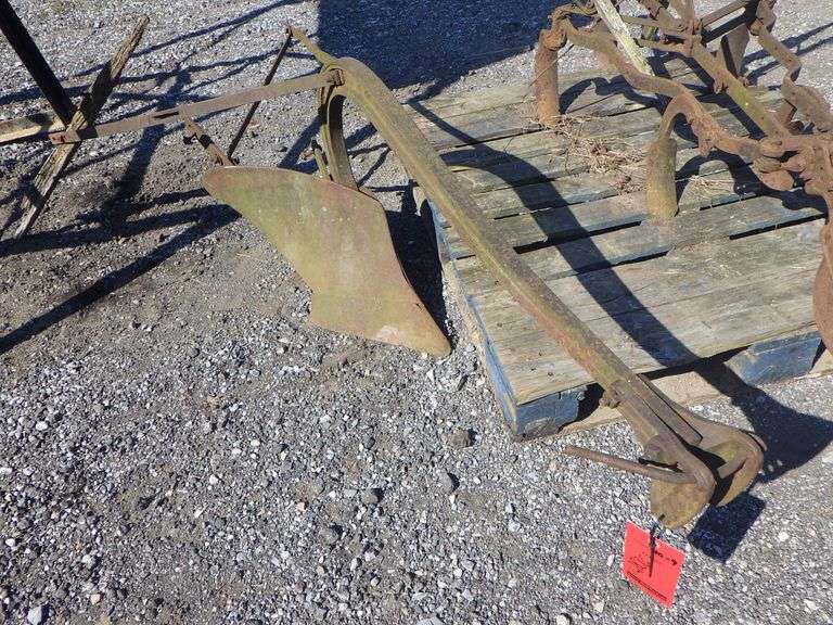 Horse drawn plow, needs new handles Albrecht Auction Service