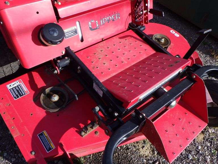 2016 Country Clipper lawn tractor, 3560KAJ1515, 60" cut, 1059 hours