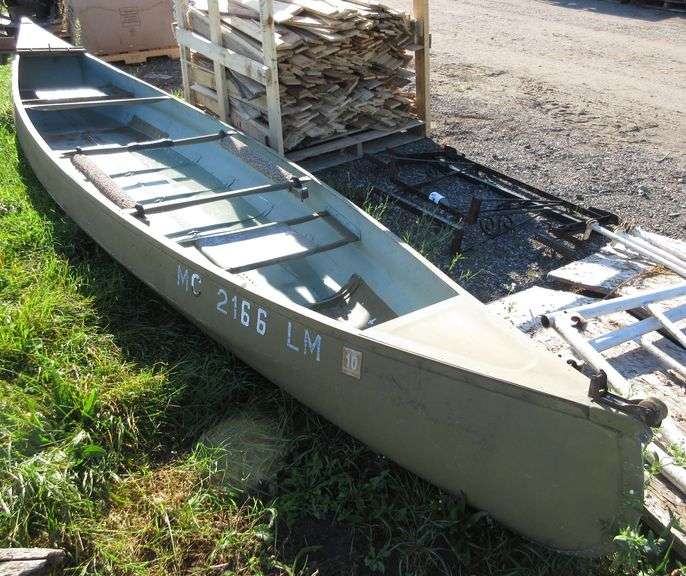 Smoker Craft aluminum canoe, 6'10", unsure of age, no leaks last time