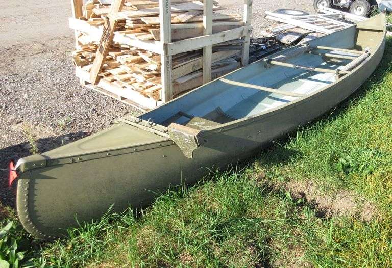 Smoker Craft aluminum canoe, 6'10", unsure of age, no leaks last time