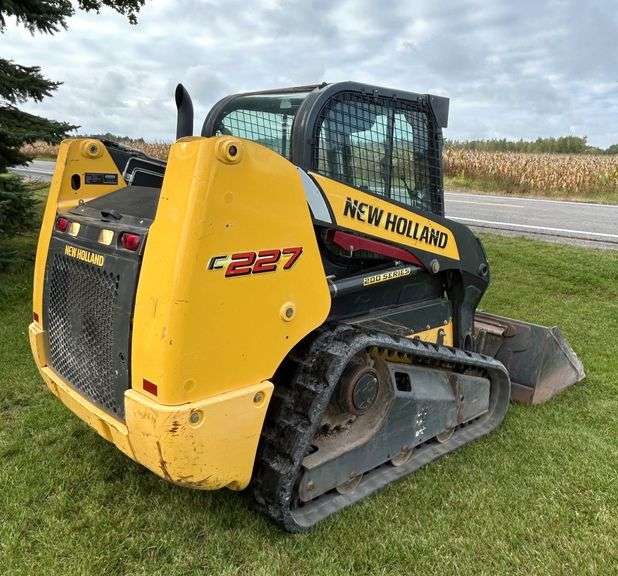 2014 New Holland C227, (1300 Hours), Like New Tracks, CAH, Radio, 6