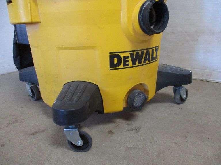 DeWALT shop vac on wheel with hose and attachments, tested and works
