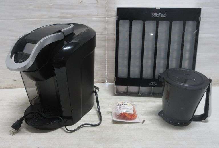 Keurig 2.0 coffee maker with insulated carafe, SoloPad KCup organizer