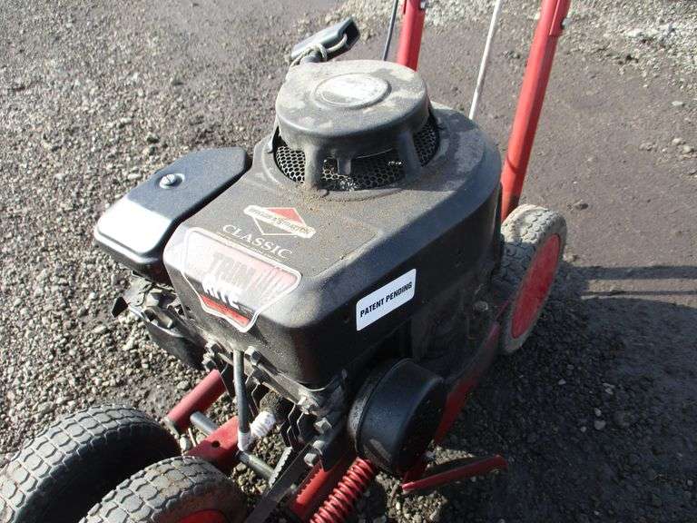 Gas Edger, 3.5HP, runs on spray, primer bulb is stiff Albrecht Auction Service