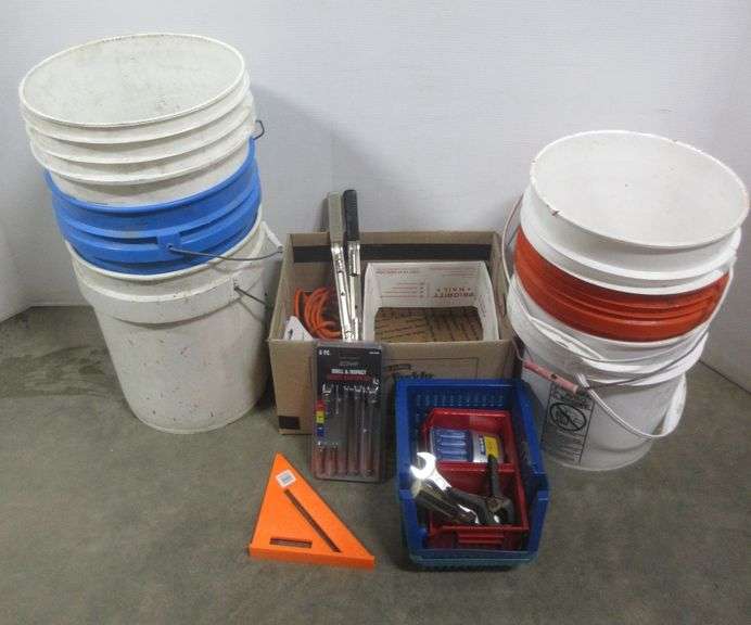 Assorted tools, include 2 Extension cords, 4 Tool sorting storage