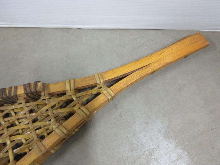 Pair of Vermont Tubbs snowshoes with rubber bindings, 13 x 48, both