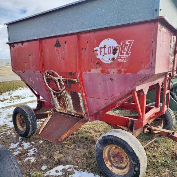EZFlow Gravity Wagon on Case 8Ton Running Gear, Tows Well, Good Solid